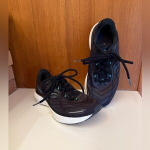 Saucony women’s triumph 8.5